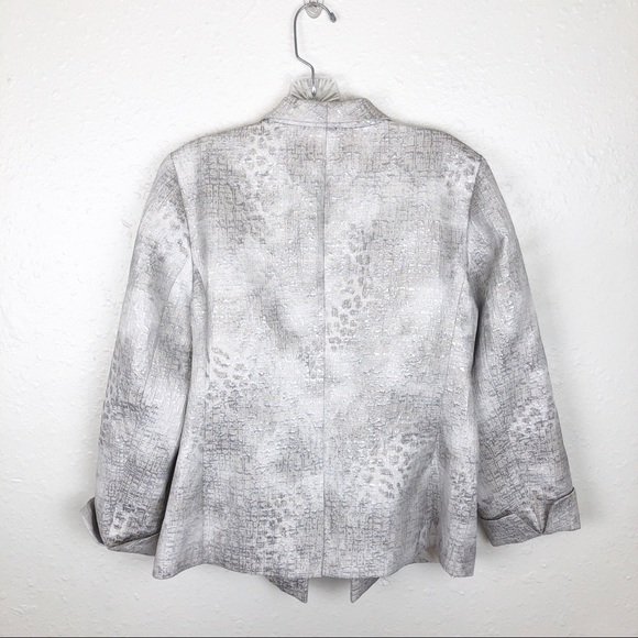 NWOT Chico’s‎ White Silver Metallic Blazer M (1) - Picture 6 of 8